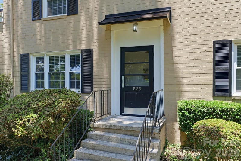 525 Wakefield Dr, Charlotte, NC 28209
