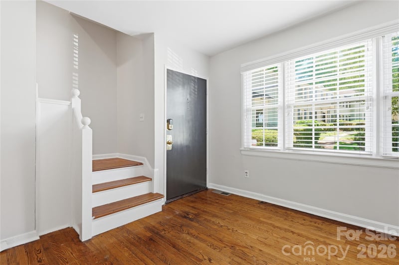 525 Wakefield Dr, Charlotte, NC 28209