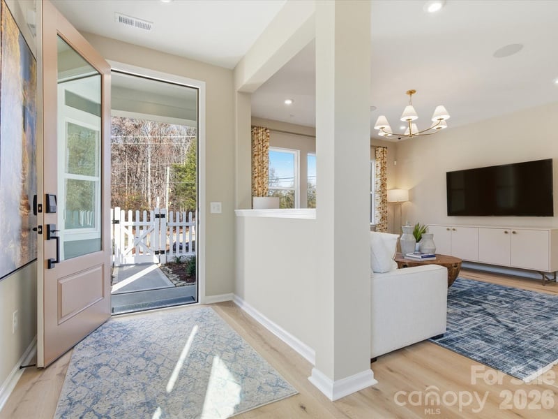 8414 Discovery Ln, Charlotte, NC 28216