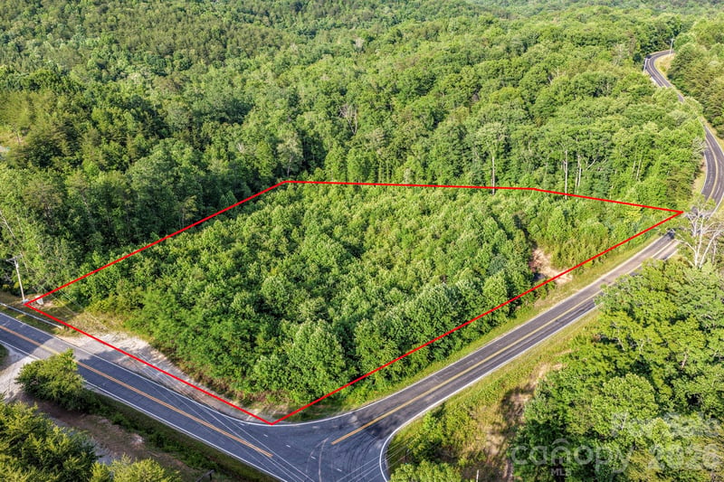 000 Bills Creek Rd, Lake Lure, NC 28746