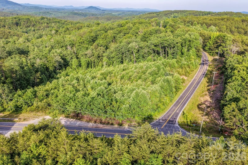 000 Bills Creek Rd, Lake Lure, NC 28746