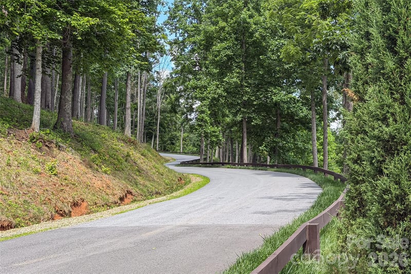 99999 Bear View Rd, Weaverville, NC 28787
