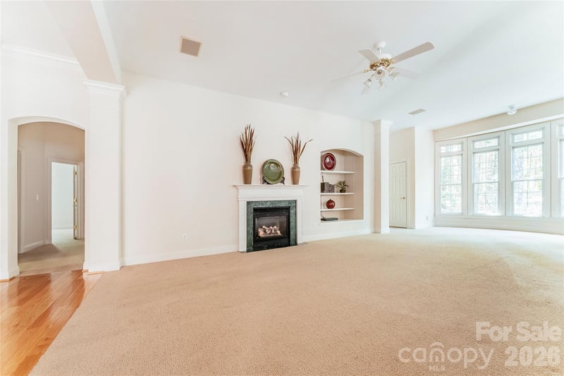 9425 Briarwick Ln, Charlotte, NC 28277