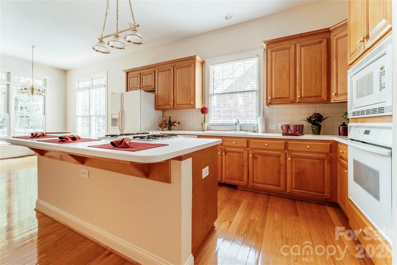 9425 Briarwick Ln, Charlotte, NC 28277