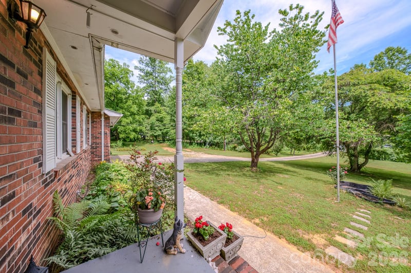 287 Robertson Dr, Old Fort, NC 28762