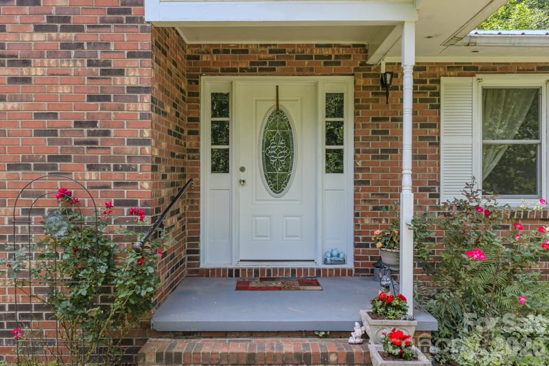 287 Robertson Dr, Old Fort, NC 28762