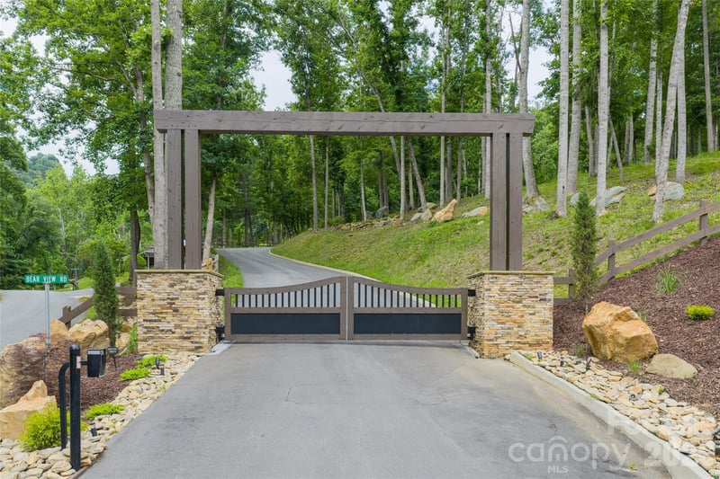 9999 Bear View Rd, Weaverville, NC 28787