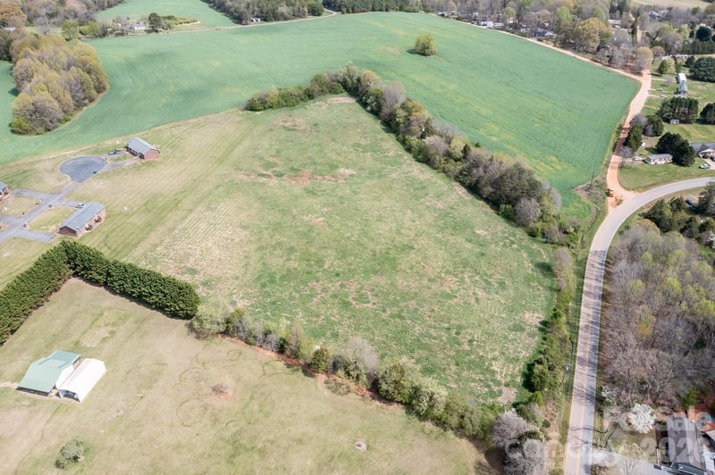 1727 Boggs Rd, Claremont, NC 28610