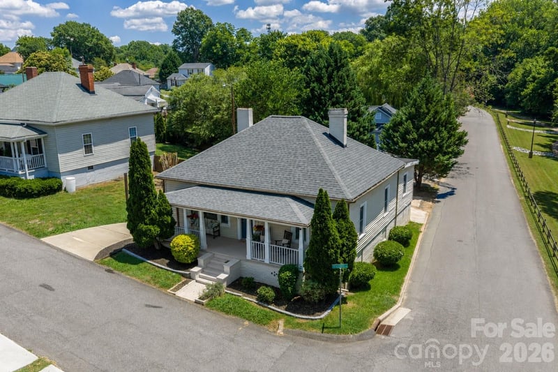 58 4th St, Cramerton, NC 28032