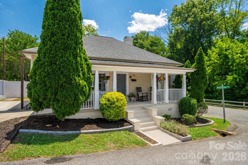 58 4th St, Cramerton, NC 28032