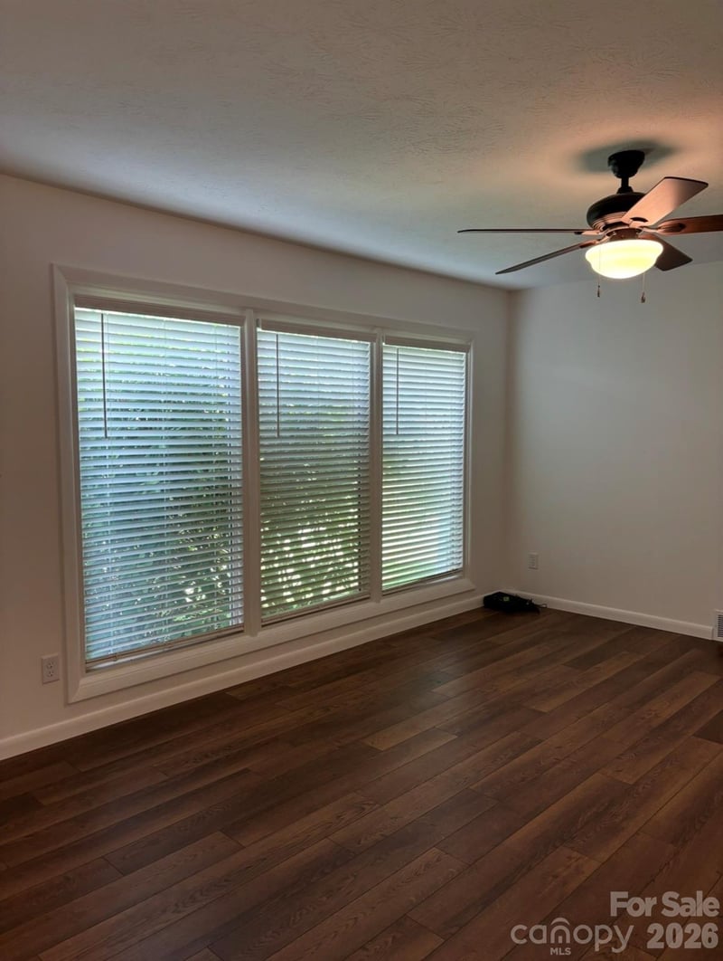 6 Greene Knoll Dr, Candler, NC 28715