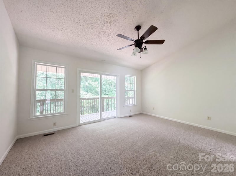 221 Grandview Dr, Statesville, NC 28677