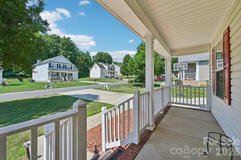 9338 Golden Pond Dr, Charlotte, NC 28269