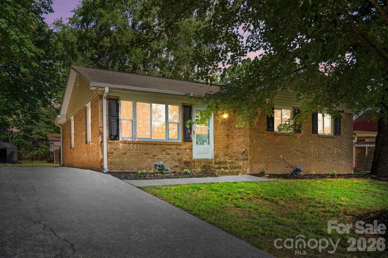 9828 Starwood Dr, Charlotte, NC 28215