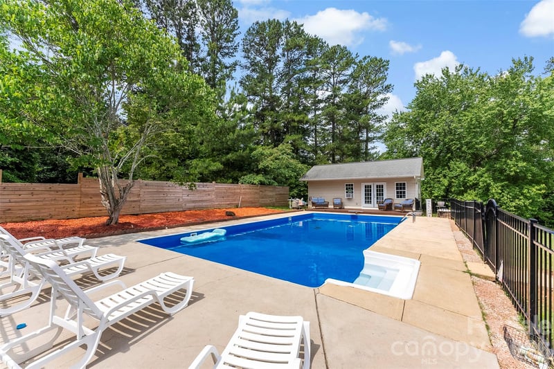 117 Club View Dr, Cherryville, NC 28021