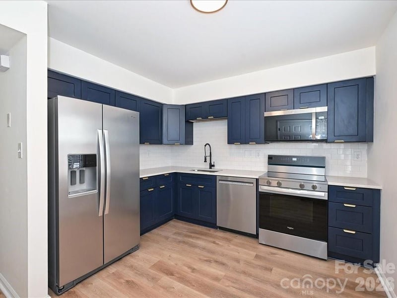6810 Farmingdale Dr, Charlotte, NC 28212