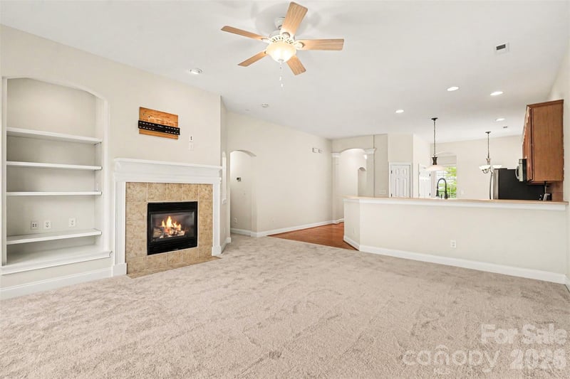 1205 Gainsborough Dr, Matthews, NC 28104