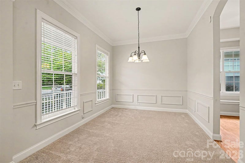 1205 Gainsborough Dr, Matthews, NC 28104