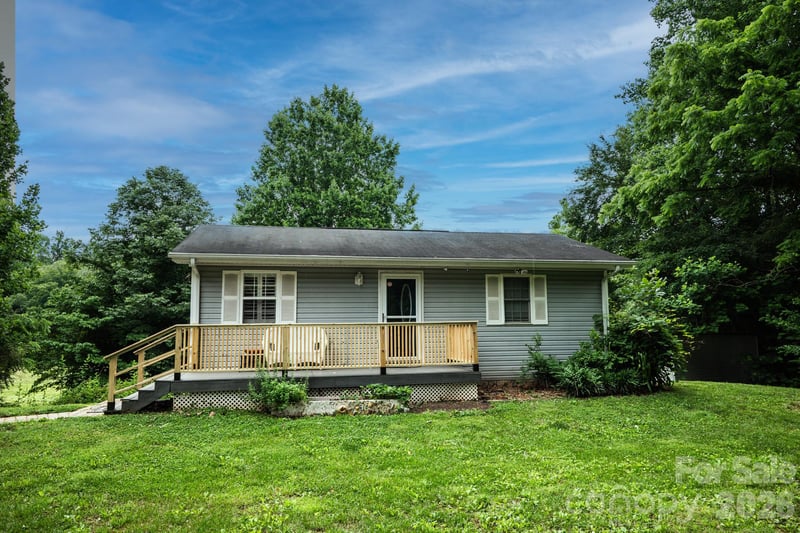 3122 Zion Church Rd, Hickory, NC 28602