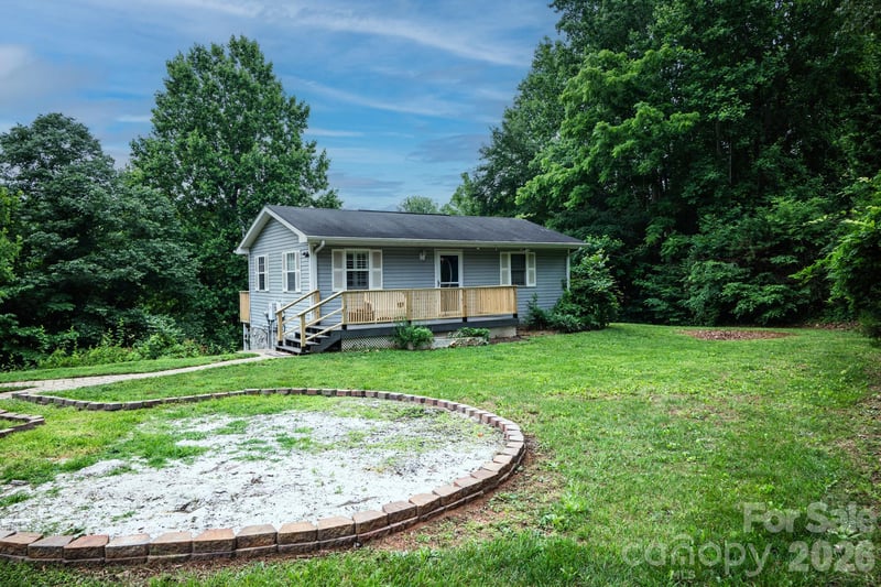 3122 Zion Church Rd, Hickory, NC 28602