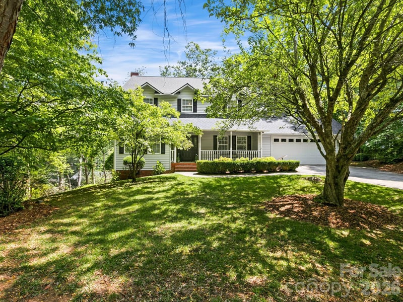 302 Shadecrest Ln, Mills River, NC 28759