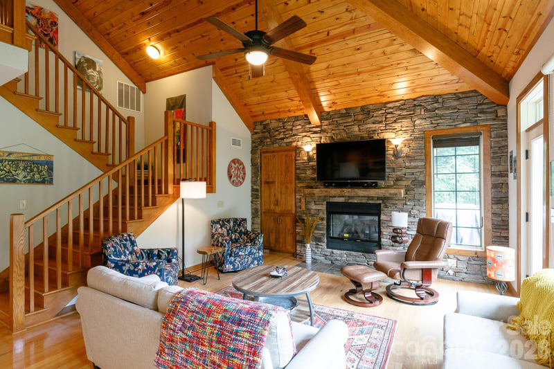 222 Creekside Way #D301, Burnsville, NC 28714