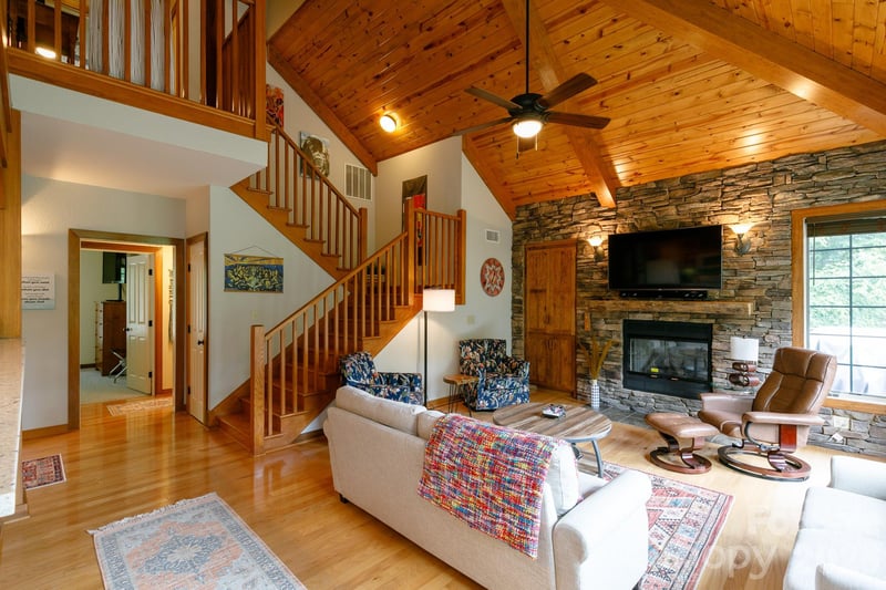 222 Creekside Way #D301, Burnsville, NC 28714