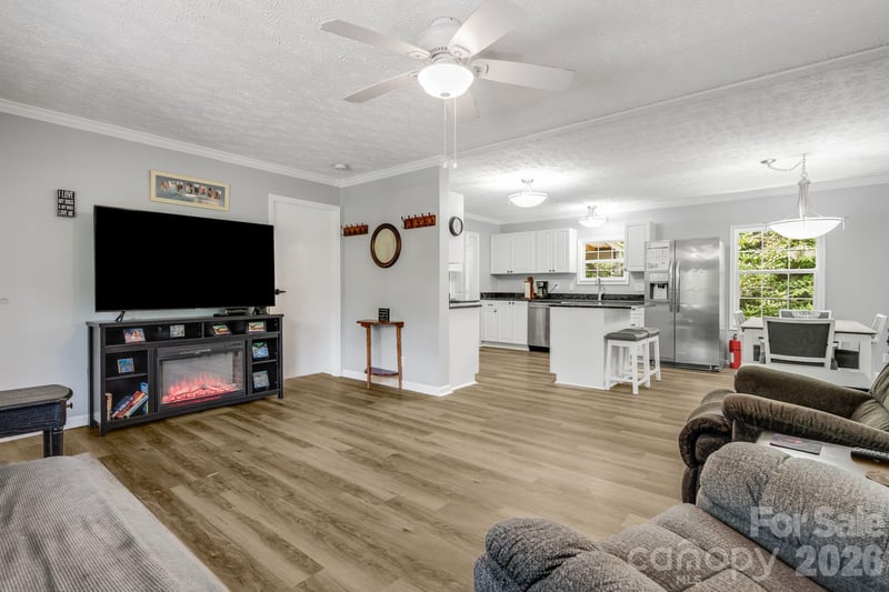 112 Reeves Rd, Leicester, NC 28748