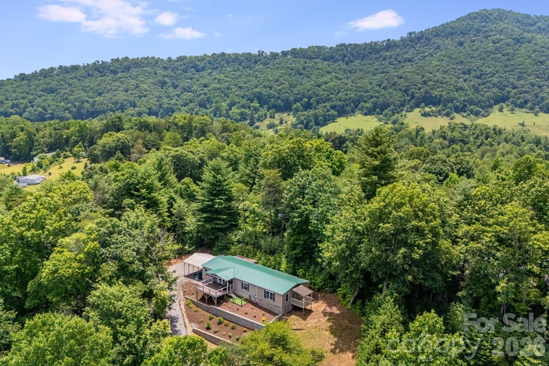 112 Reeves Rd, Leicester, NC 28748