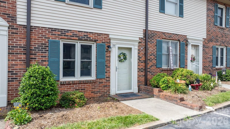 1330 5th St #64, Hickory, NC 28601