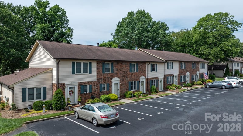 1330 5th St #64, Hickory, NC 28601