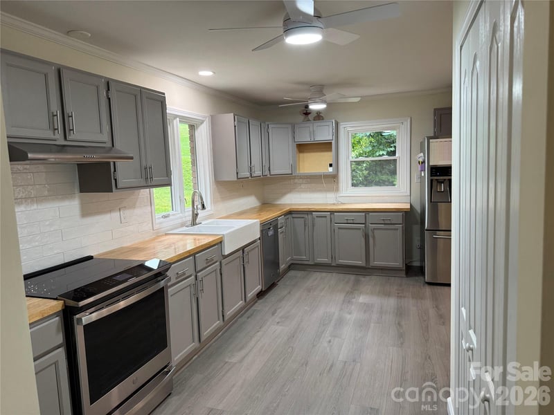 32 Mayfair Dr, Candler, NC 28715