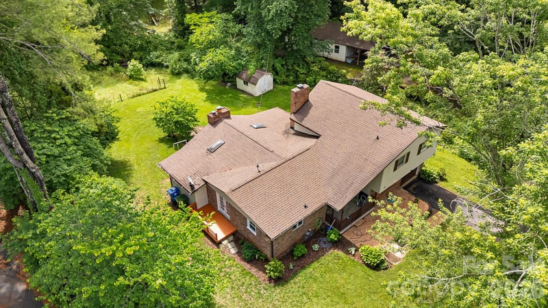 32 Mayfair Dr, Candler, NC 28715