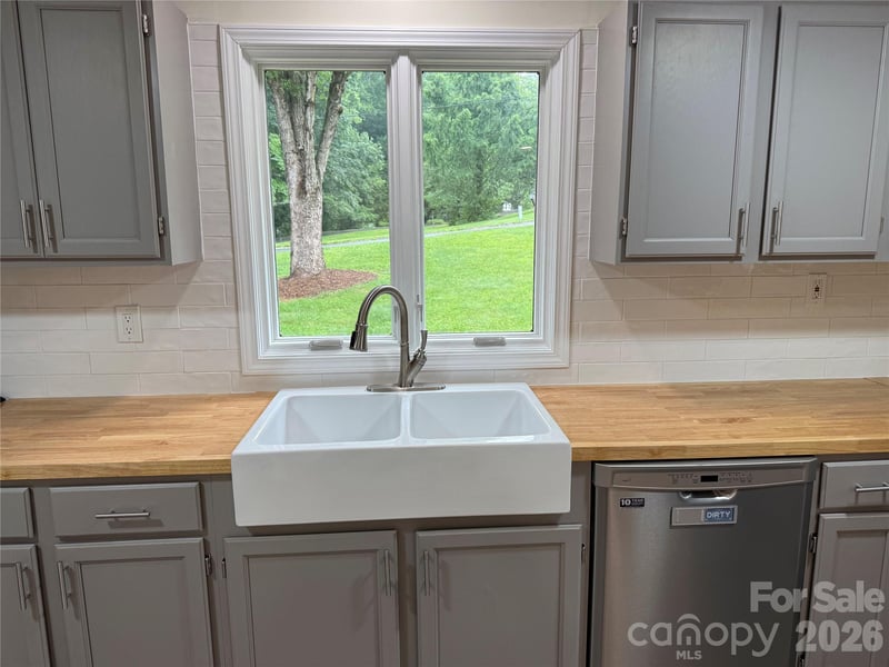 32 Mayfair Dr, Candler, NC 28715