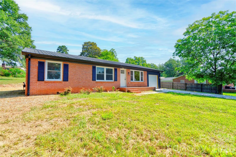 2994 Lutz Blvd, Newton, NC 28658
