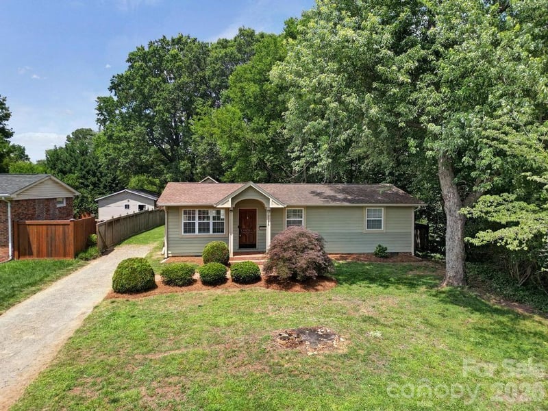 2715 Springway Dr, Charlotte, NC 28205