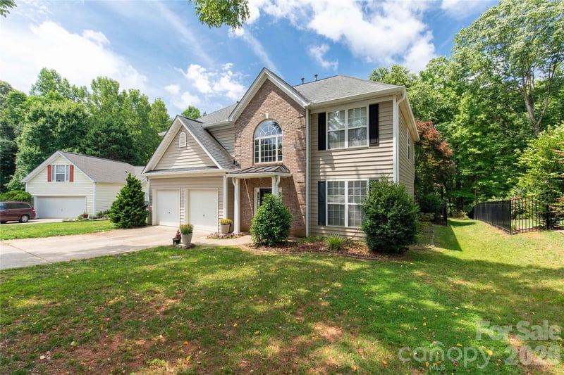 1126 Arrow Lake Ct, Lancaster, SC 29720