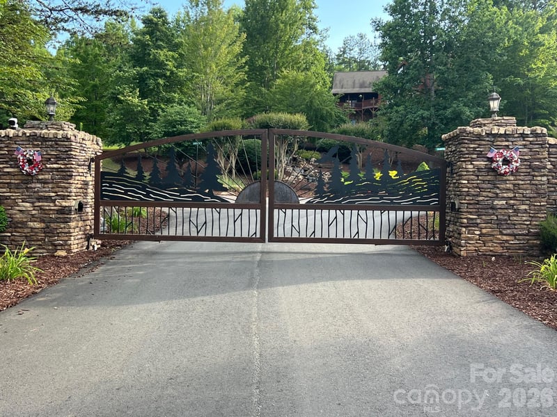 253 Falls Creek Dr, Nebo, NC 28761