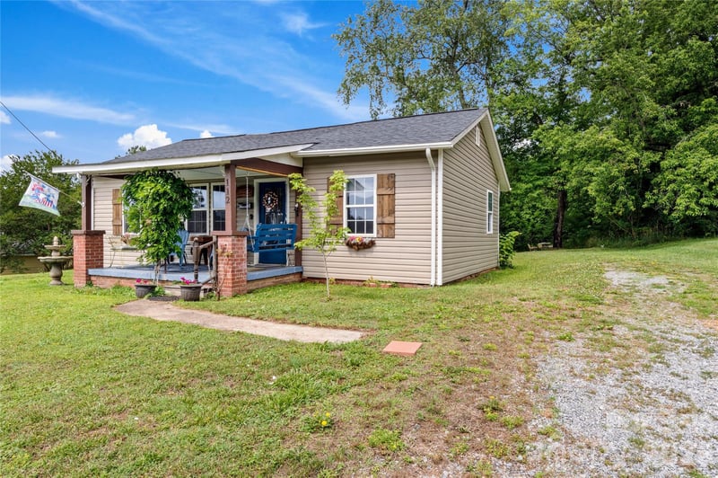 112 Hillcrest St, Jonesville, NC 28642