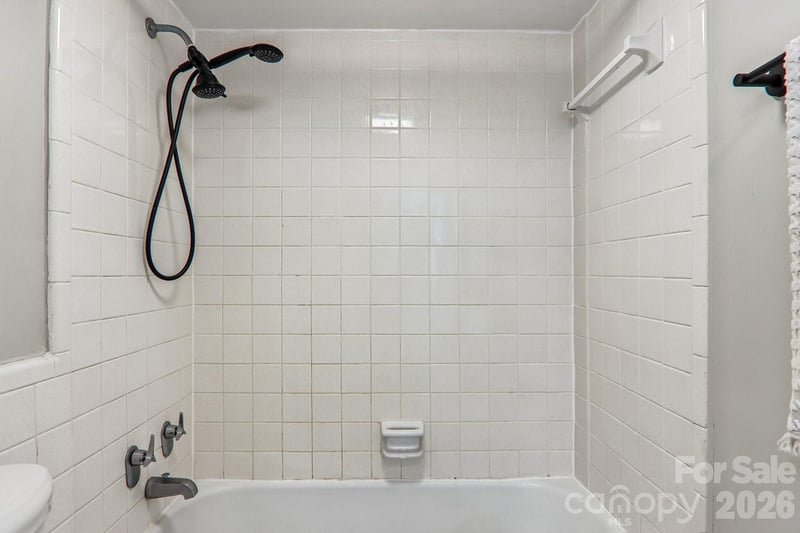 647 Town Mountain Rd #212, Asheville, NC 28804