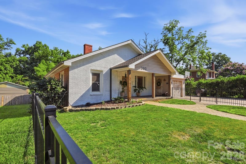 200 Feimster St, Statesville, NC 28677
