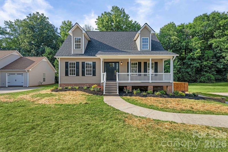 2751 Bridgeport Dr, Winston Salem, NC 27103