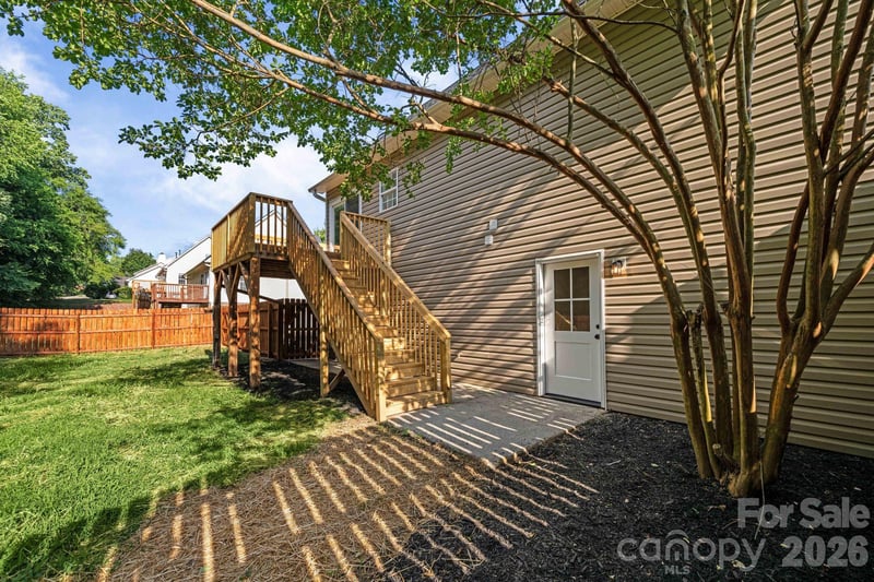 2751 Bridgeport Dr, Winston Salem, NC 27103