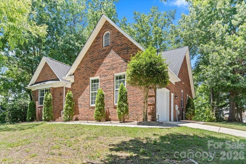 100 Diamond Dr, Mooresville, NC 28117