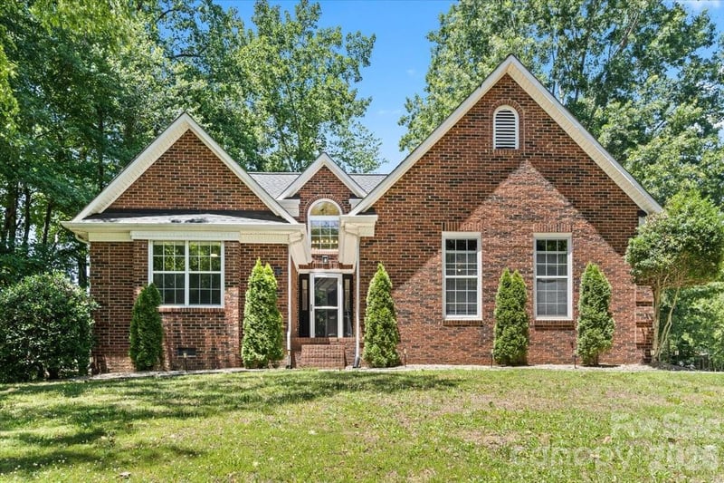100 Diamond Dr, Mooresville, NC 28117