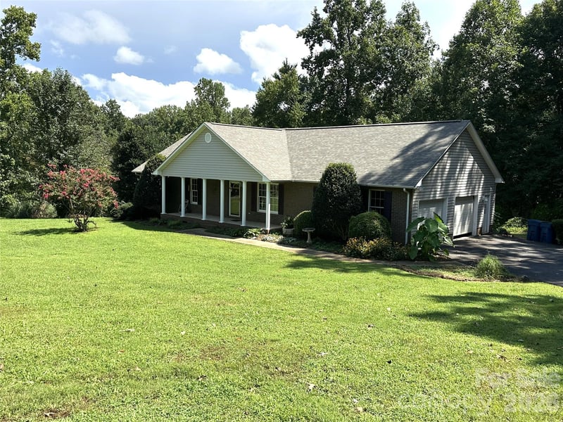 1724 Wellington Ave, Newton, NC 28658