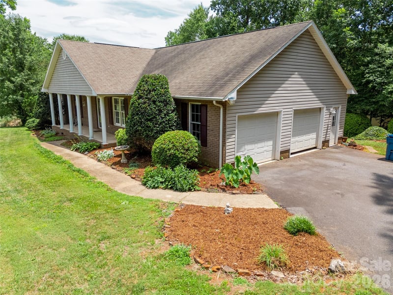 1724 Wellington Ave, Newton, NC 28658