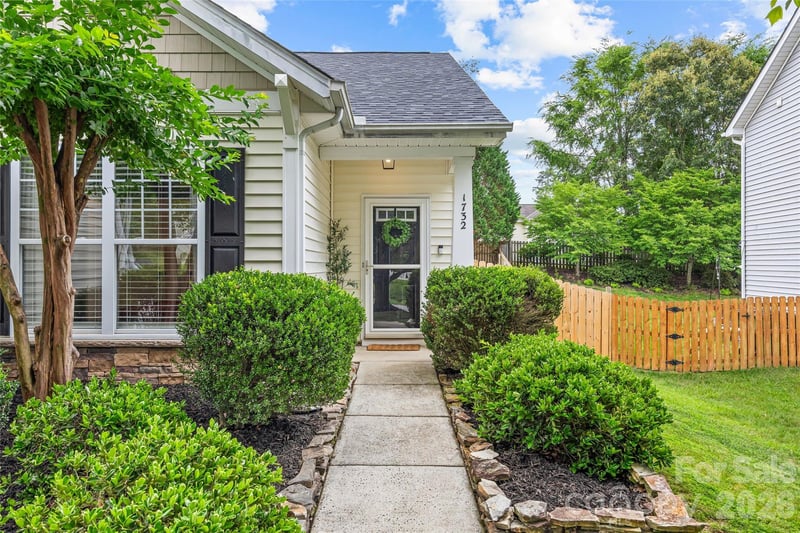 1732 Crabapple Tree Ln, Charlotte, NC 28214