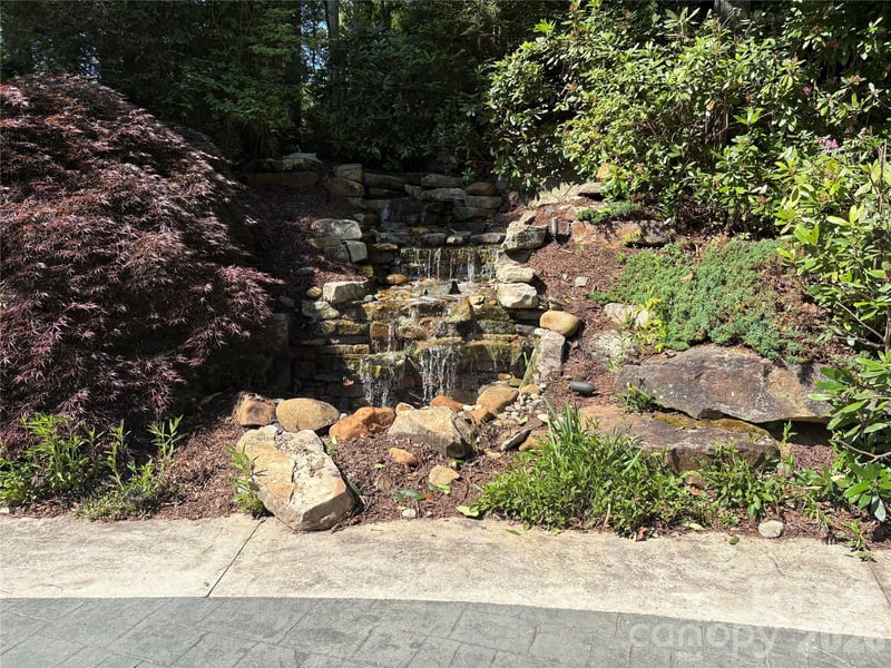 239 Stone Valley Way, Hendersonville, NC 28792