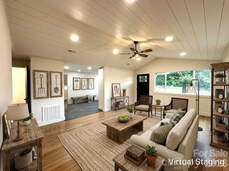 908 1st St, Newton, NC 28658